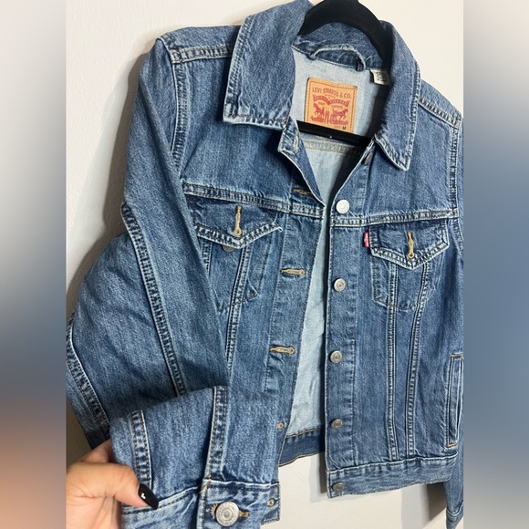 Women’s Levi’s denim jacket - Picture 2 of 7